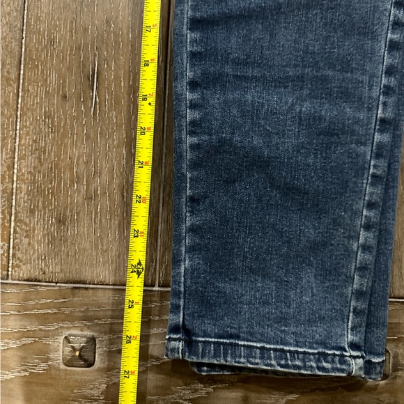 Jennifer Hudson Jeans - Picture 12 of 12